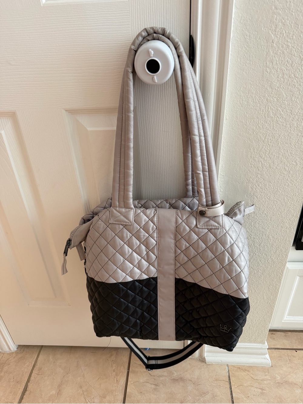 Oliver Thomas Kitchen Sink Quilted Two-Tone Tote Bag in Light Gray and Black